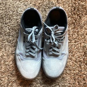 Mens Vans A.V.E. Skateboard shoes size 9.5